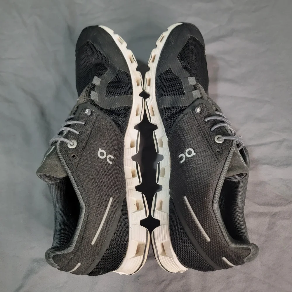 On Cloud 5 Women's Size 9 Black Athletic Running Shoes‎ Sneakers Comfort